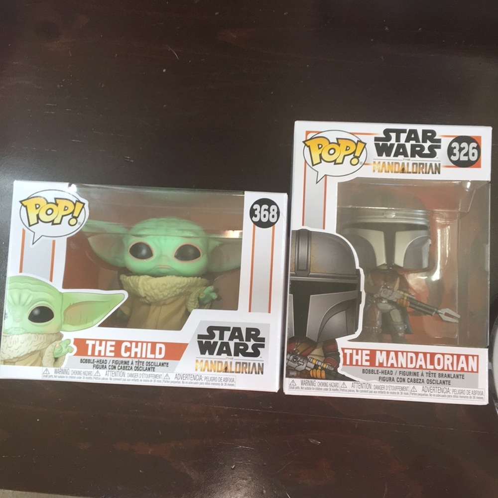 368 Star Wars The Child & 326 Mandalorian Funko